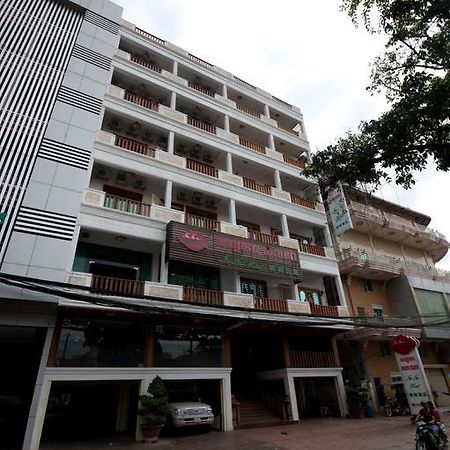 Circuit Hotel & Cafe - Nana Hotel Phnom Penh Esterno foto