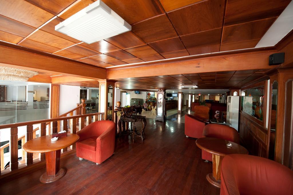 Circuit Hotel & Cafe - Nana Hotel Phnom Penh Esterno foto