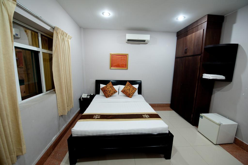 Circuit Hotel & Cafe - Nana Hotel Phnom Penh Esterno foto