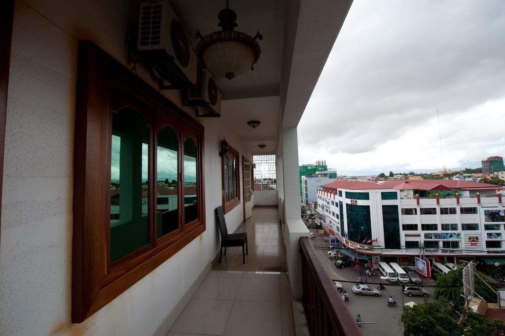 Circuit Hotel & Cafe - Nana Hotel Phnom Penh Esterno foto
